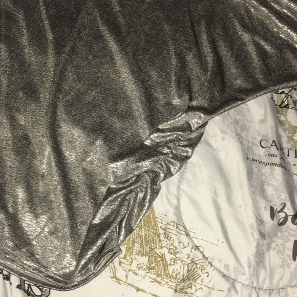 3X Kim and Cami Metallic Off-the-Shoulder Top - Picture 5 of 8